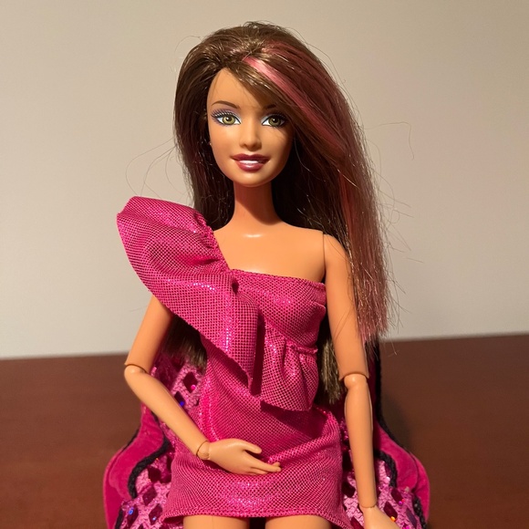 Barbie Doll 2009 Fashionistas Sassy - Picture 6 of 8